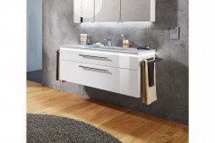 Cool-Line von puris - Badezimmer Weiß mit Glaswaschtisch