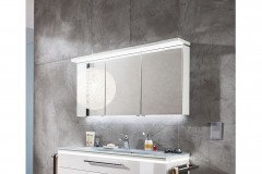 Cool-Line von puris - Badezimmer Weiß mit Glaswaschtisch